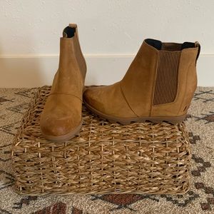 Women’s Joan of Arctic Wedge II Chelsea Ankle Boot